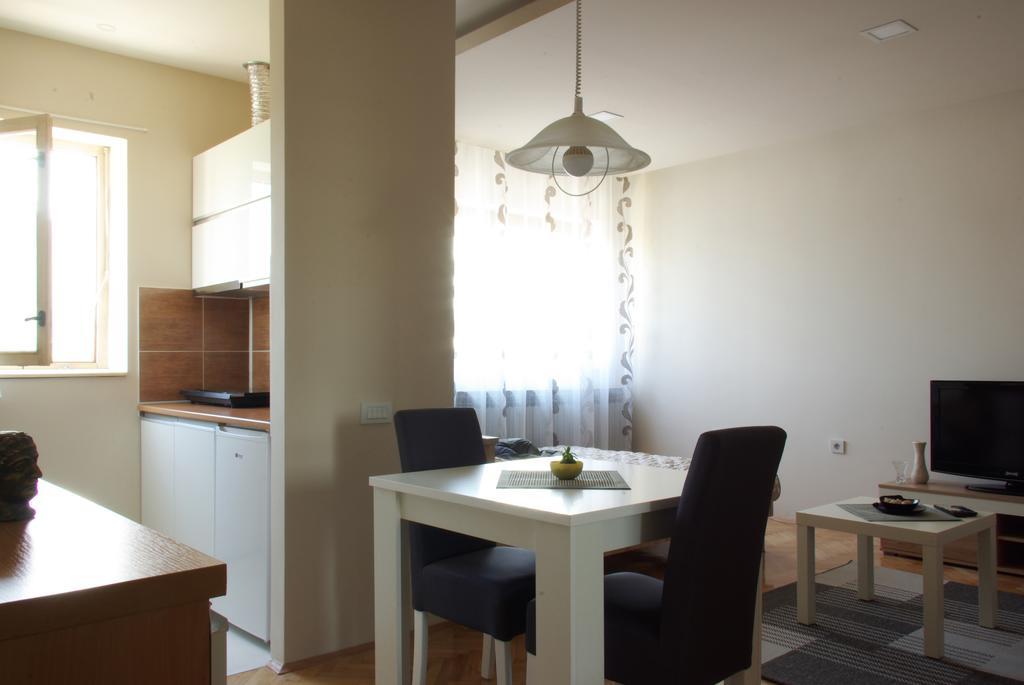 Square Studio Apartment Ni Exteriör bild