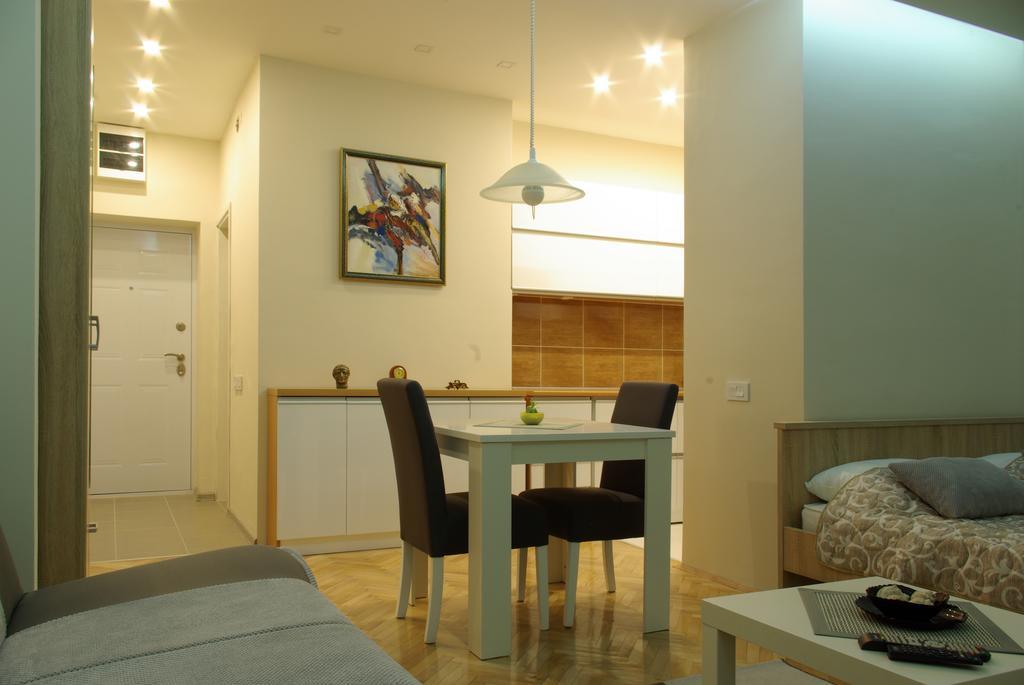 Square Studio Apartment Ni Exteriör bild