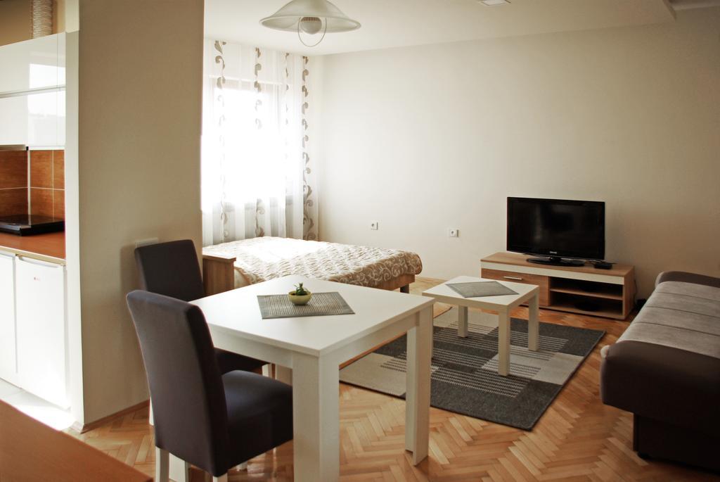 Square Studio Apartment Ni Exteriör bild