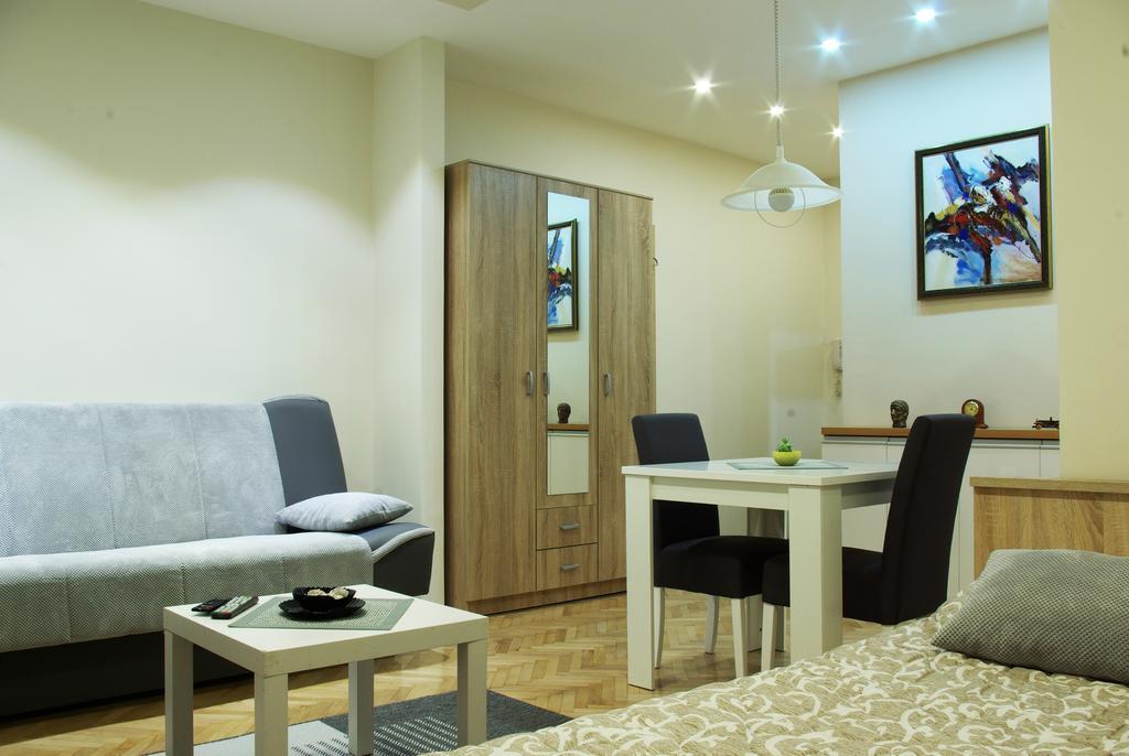 Square Studio Apartment Ni Exteriör bild