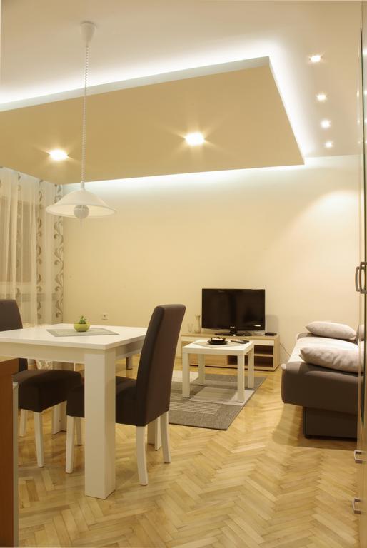 Square Studio Apartment Ni Exteriör bild